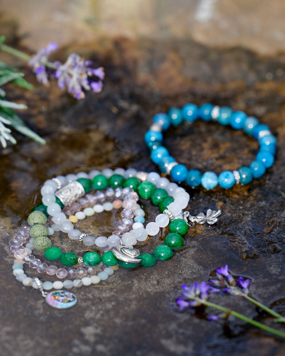 spirituelles Armband aus Edelsteinen Schutzarmband mit energetischer Aktivierung Edelsteinarmband für innere Balance Amulett für Energie und Schutz Intuitiv gefertigtes Energiearmband spiritueller Schmuck für Selbstverbundenheit heilende Edelsteine & energetische Aktivierung Handgemachtes Seelenarmband